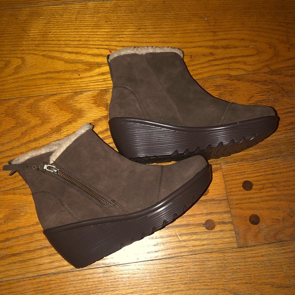 skechers parallel off hours